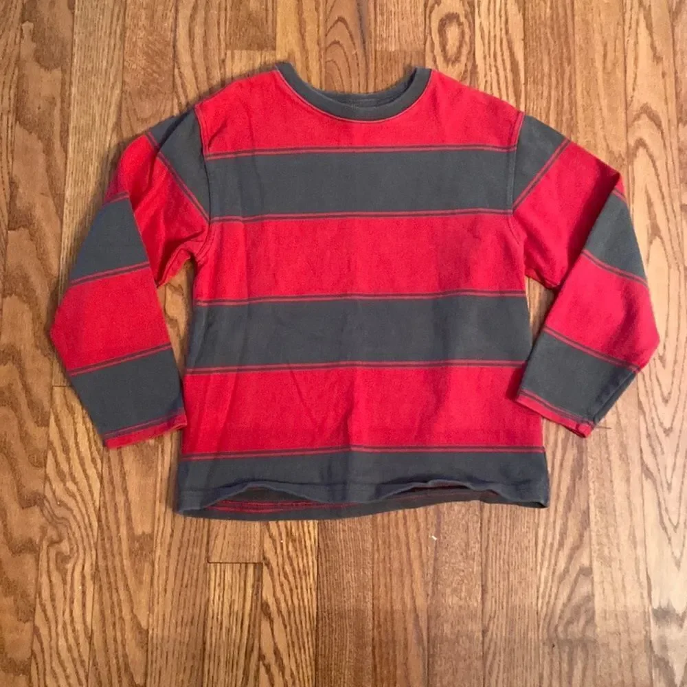 Gap kids size 6/7 long sleeve shirt gray and red